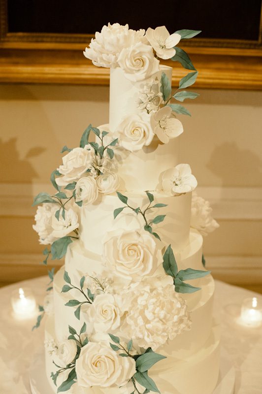 The wedding cake has a beautiful and majestic look