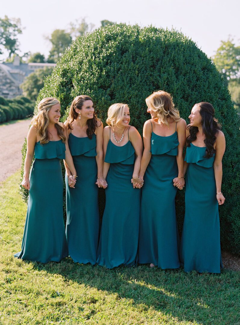 The bridesmaids huddle together in an excited manner