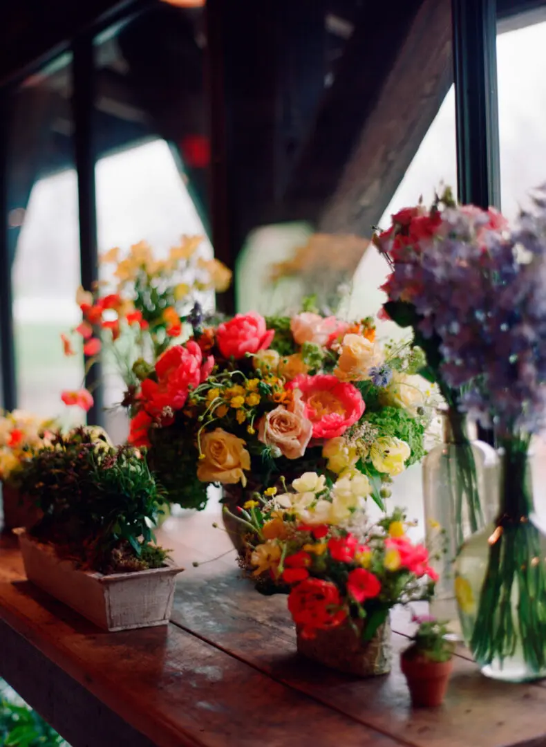 Excellent floral arrangements inside the wedding venue