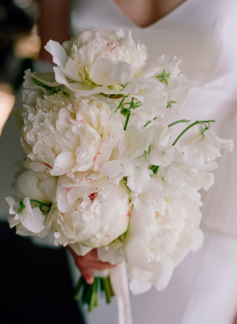 White wedding flowers in brides hand