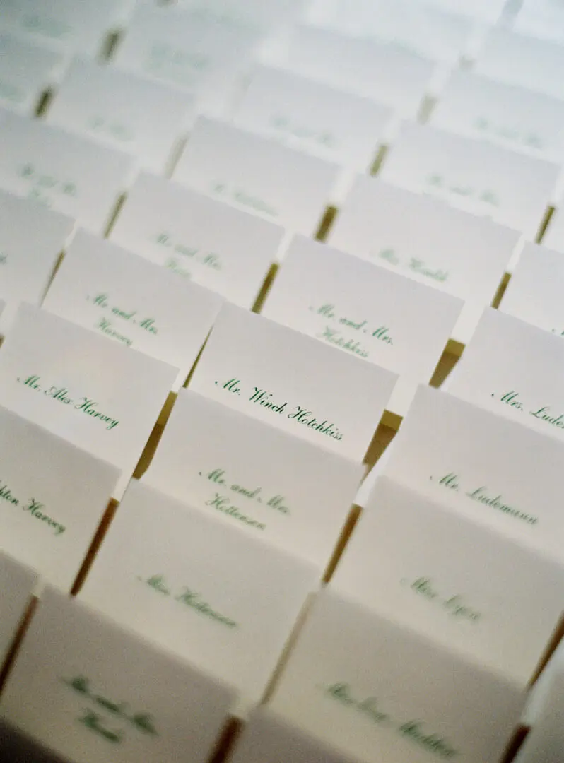A table filled with names on the cards